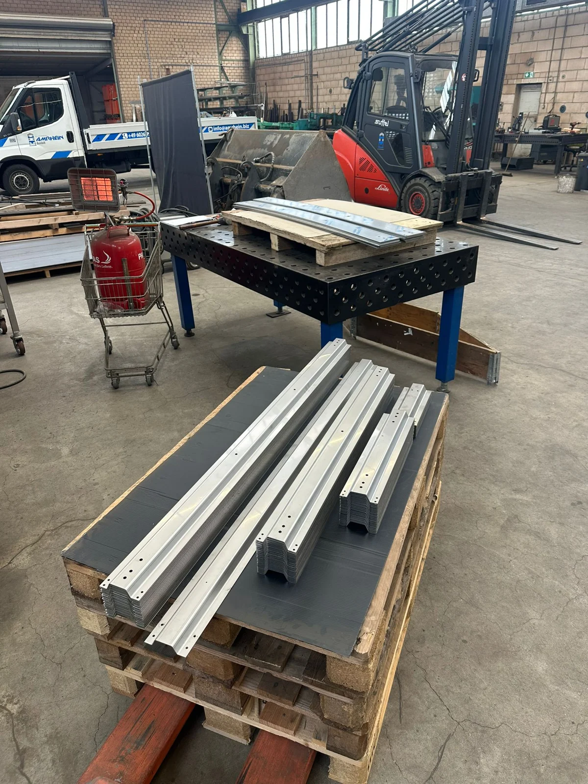 Bent sheet metal components from our workshop