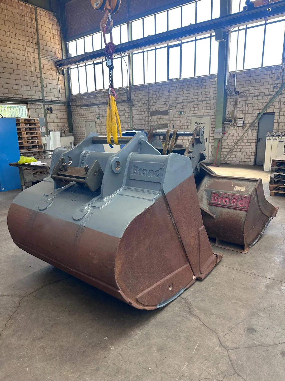 Excavator buckets in the LOMATEC workshop